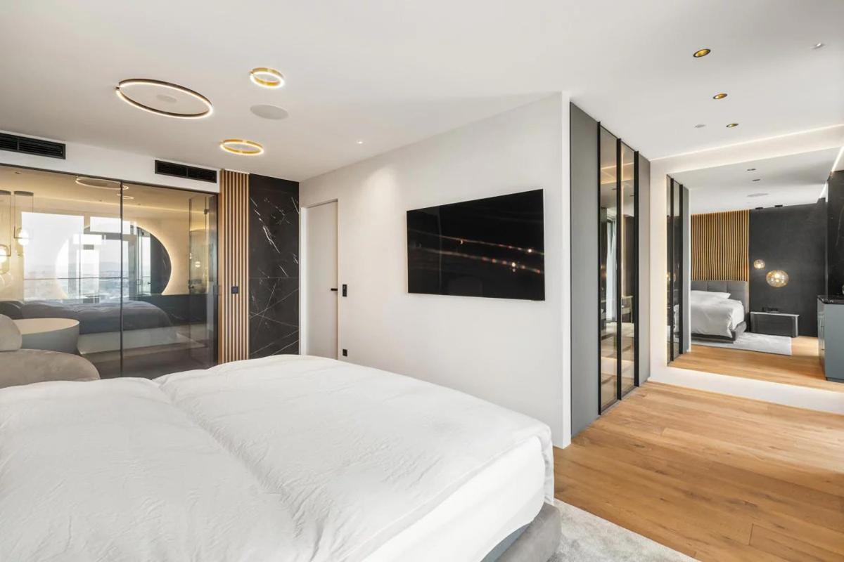 Luxurious Penthouse Triiiple Towers - What'app - 0034-656-619-782 - For Reservations! Wien