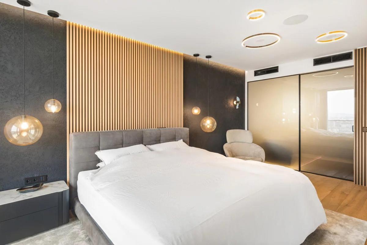 Luxurious Penthouse Triiiple Towers - What'app - 0034-656-619-782 - For Reservations! Apartment