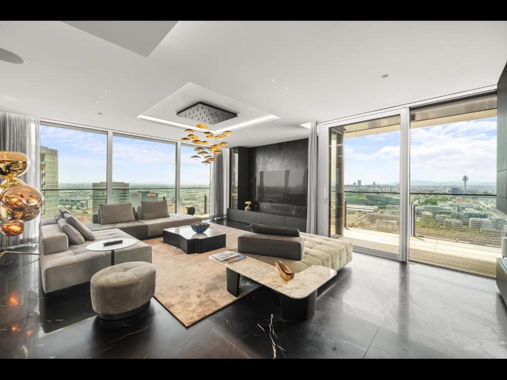 Apartment Luxurious Penthouse Triiiple Towers - What'app - 0034-656-619-782 - For Reservations! *